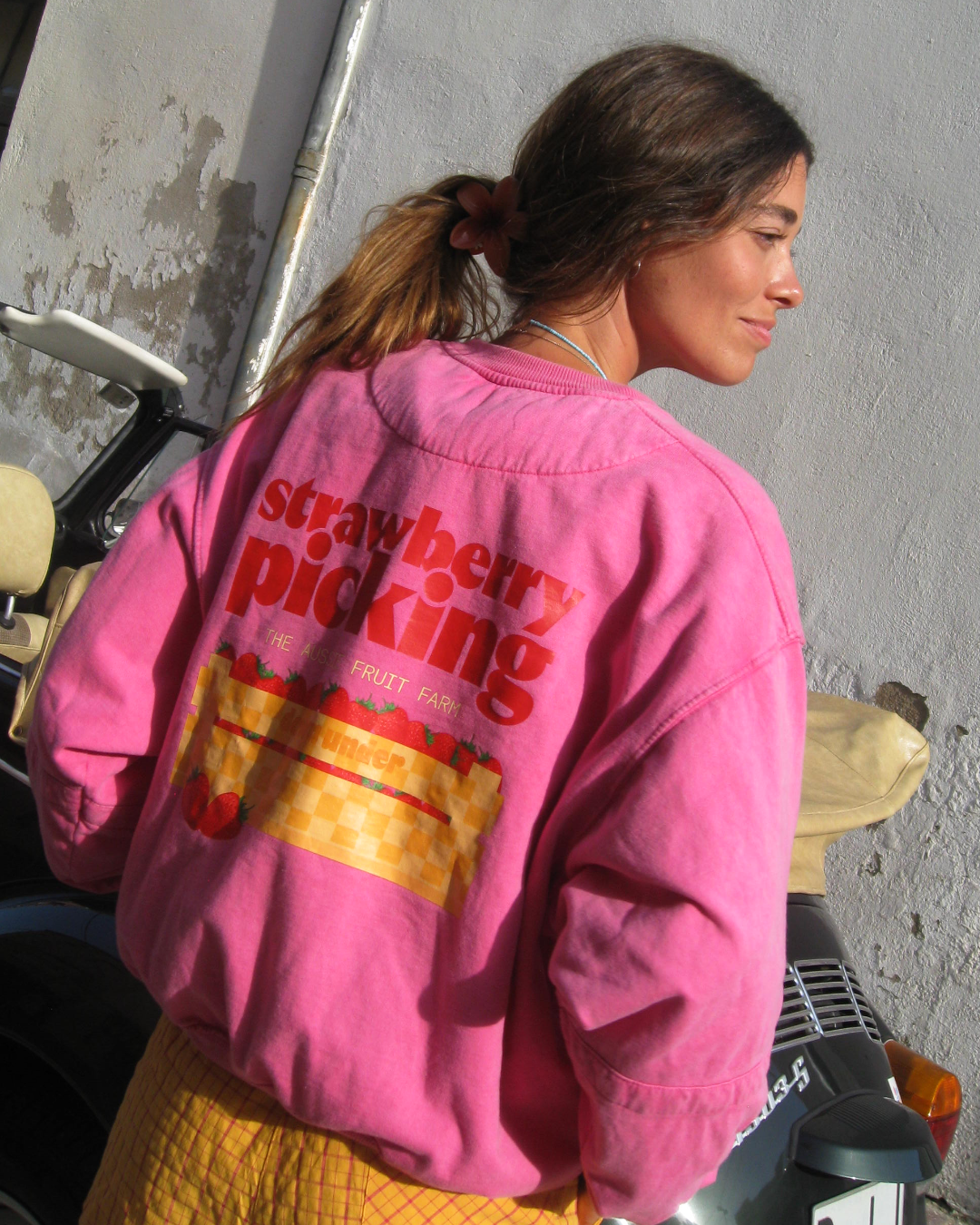 STRAWBERRY - Oversized Washed Sweatshirt